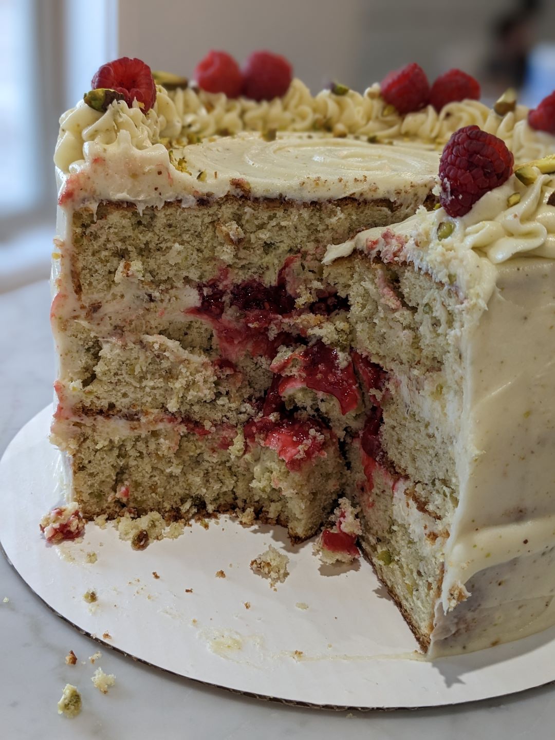 PISTACHIO RASPBERRY CAKE